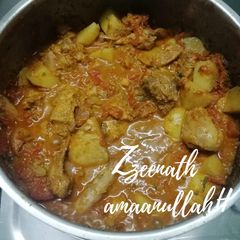 A picture of Aloo Chicken.