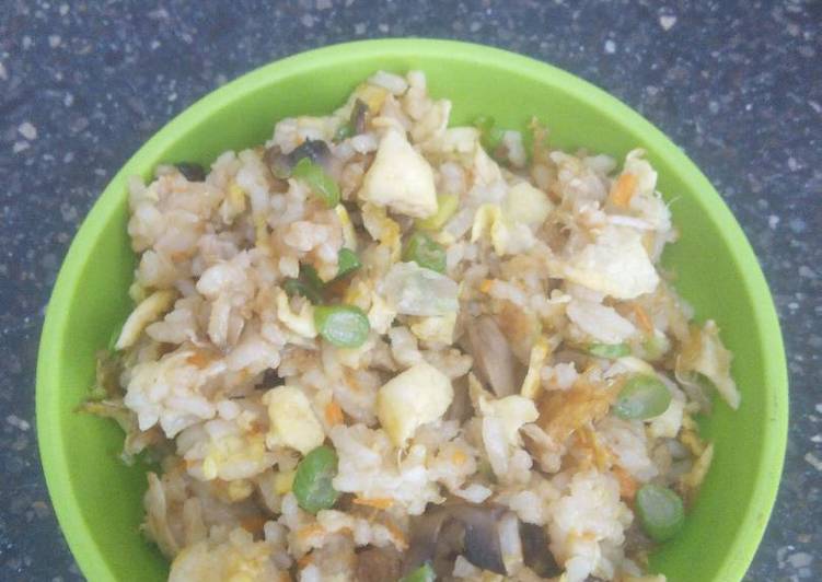 Langkah Mudah untuk Membuat Mpasi Nasi Goreng Ceria (12 bulan++), Enak Banget
