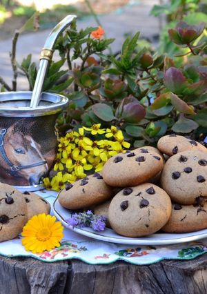 Una foto de Galletas de centeno, miel y avena con chips de chocolate🍯