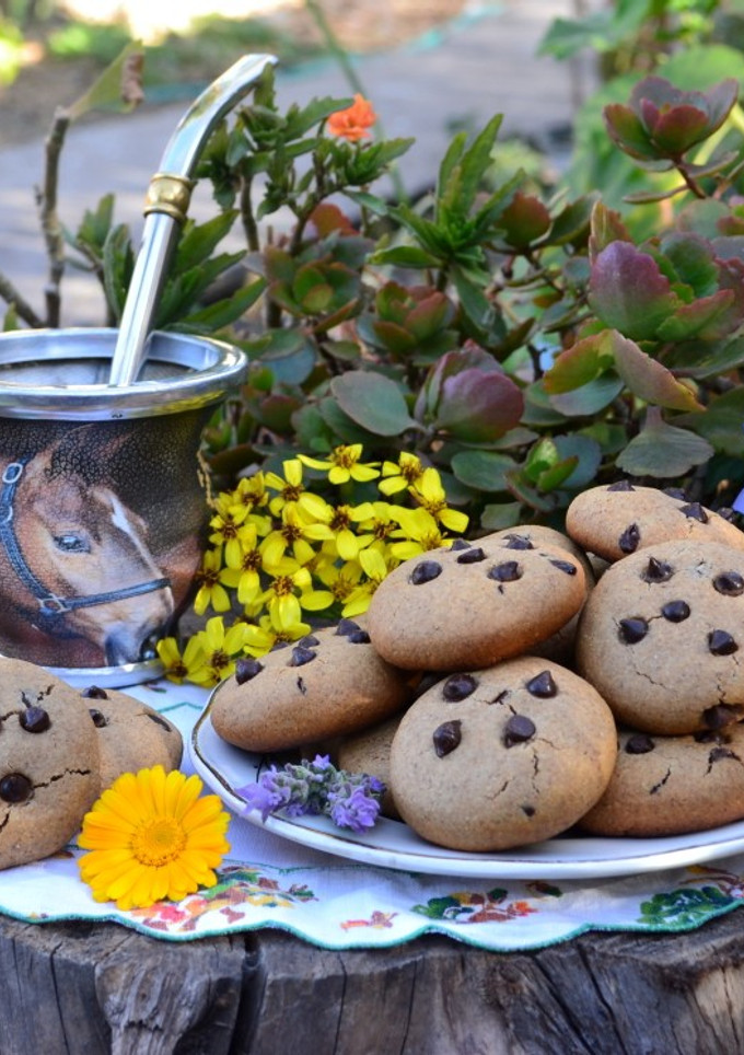 Una foto de Galletas de centeno, miel y avena con chips de chocolate🍯