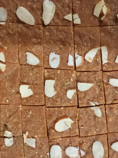 સુખડી (Sukhdi Recipe In Gujarati) રેસીપી મુખ્ય ફોટો