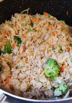 Una foto de Arroz chino con pollo hecho en casa