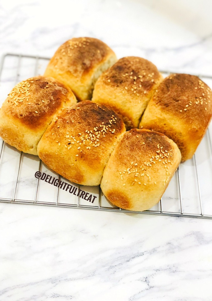 A picture of Bread 🍞.