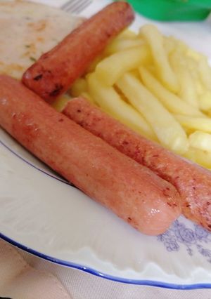 Una foto de Combinado andaluz 2: Filetes con patatas + salchichas de jamón
