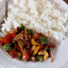 A picture of Thai chicken and vegetable spicy stir fry.