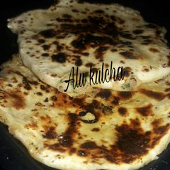 Alu kulcha A picture of Alu kulcha.