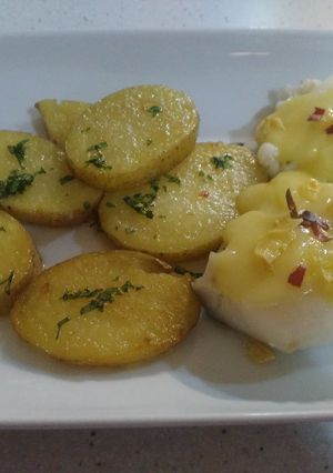Una foto de Bacalao al pil pil con patatas confitadas