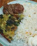 Arroz con tortilla de verduras y chunchules
