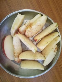 સફરજન ચાટ મસાલા (Apple Chaat Masala Recipe In Gujarati) રેસીપી મુખ્ય ફોટો