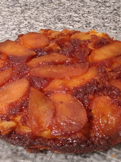 Una foto de Torta de manzana invertida | fran cocina