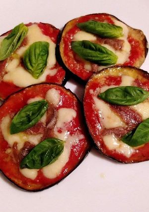 Foto di Melanzane Grigliate con Mozzarella e Basilico