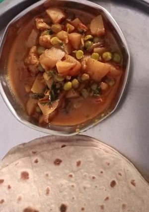 A picture of Aloo matar ka sabji.