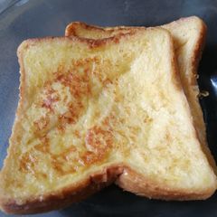 A picture of French Toast.