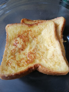 A picture of French Toast.