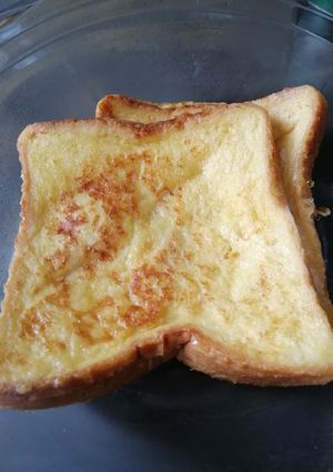 A picture of French Toast.