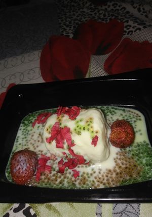 A picture of Lychee kulfi in muti-coloured chia seeds pond.
