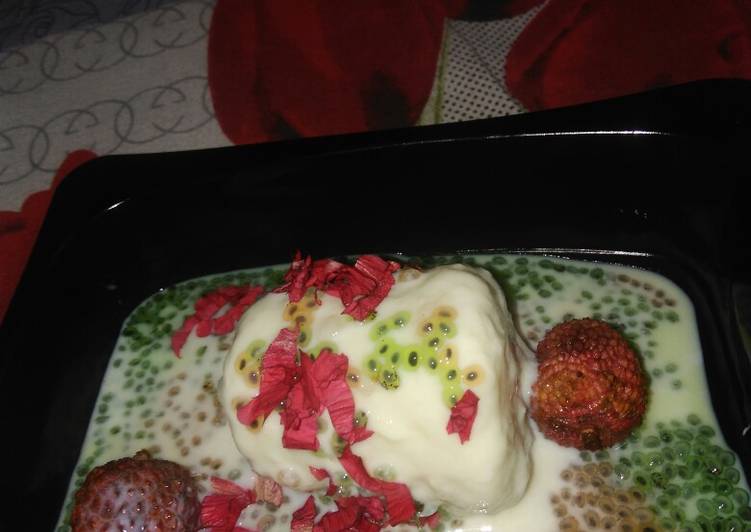 Steps to Prepare Speedy Lychee kulfi in muti-coloured chia seeds pond