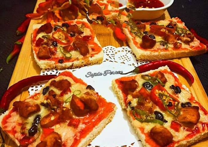 Recipe of Favorite Spicy Mexican Chili Pizza