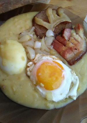 Sárgaborsófőzelék, pirított hagymával, sült szalonnával 🍳 recept fotója