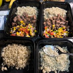 A picture of Steak, rice & veggie bowl.