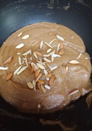 आटे का हलवा (Aate ka halwa recipe in hindi) रेसिपी मुख्य फोटो