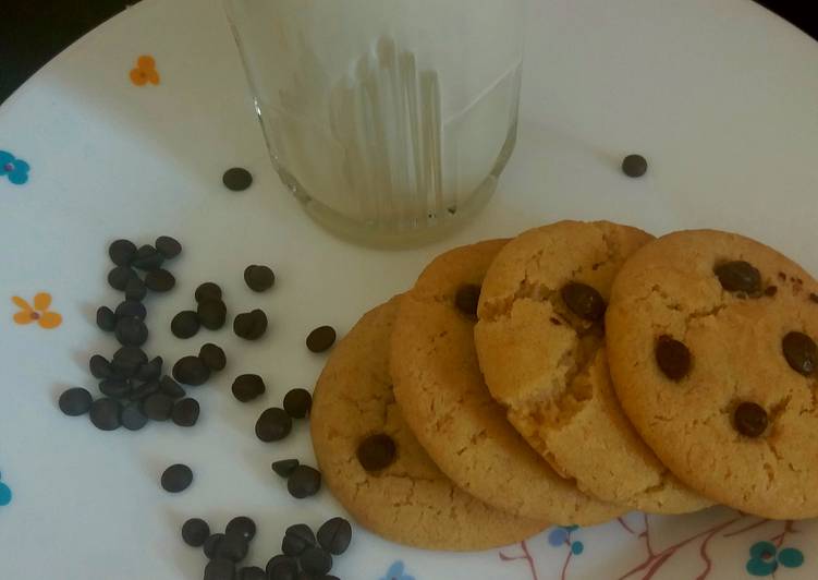 EGGLESS chocolate chip cookies