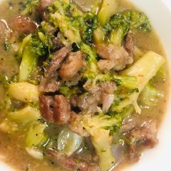 A picture of Peppered Beef Broccoli in Gravy >> Quick Cook Beef Tapa Idea.