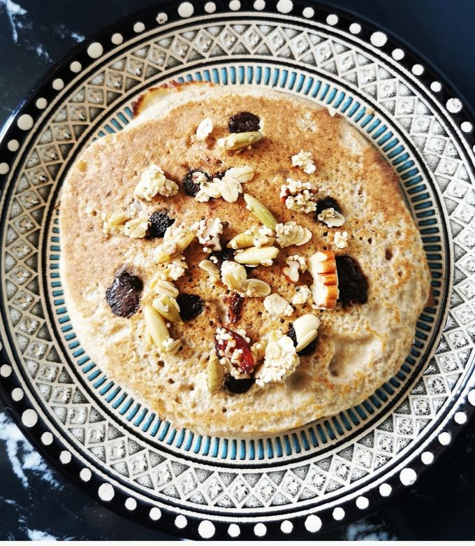 Una foto de Hot cakes de avena con chispas de chocolate