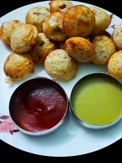 मिक्स डाळीचे अप्पे (mix dal appe recipe in marathi) रेसिपी चे मुख्य फोटो