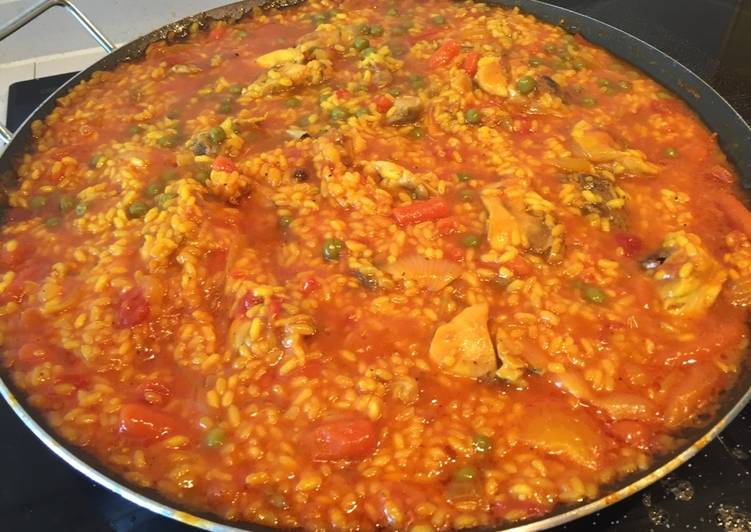 Paella de pollo sencilla