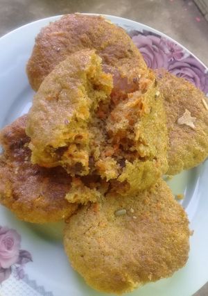 A picture of Spice carrot cup cakes.