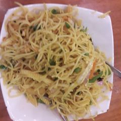 Veg Hakka noodles A picture of Veg Hakka noodles.