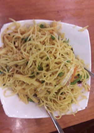 A picture of Veg Hakka noodles.