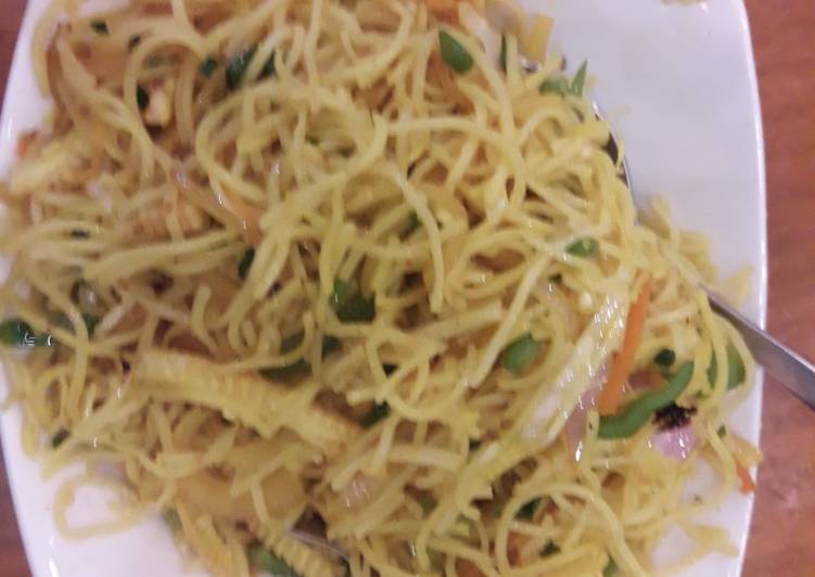 Veg Hakka noodles