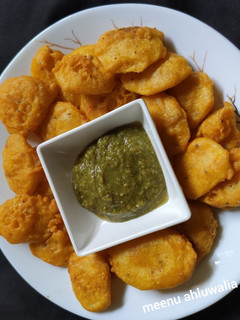 आलू के पकौडे (Aloo ke pakode recipe in hindi) रेसिपी मुख्य फोटो