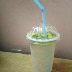 A picture of Virgin mojito.