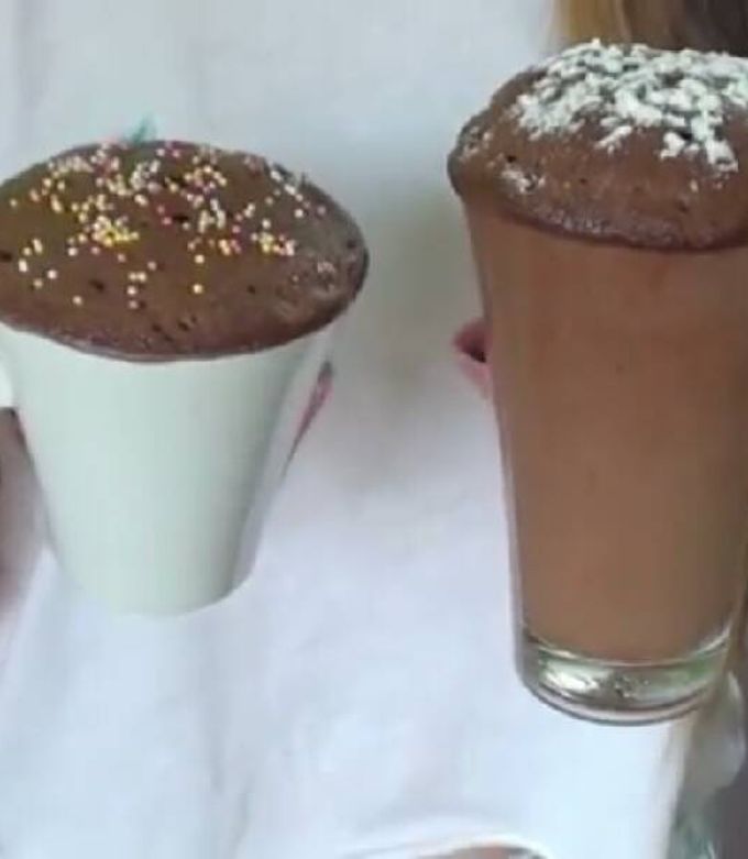 Una foto de Bizcochuelo de chocolate en taza