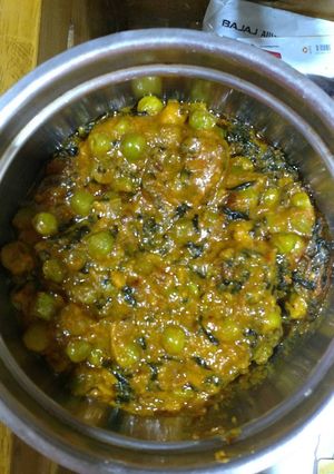 A picture of Methi malai mutter in red gravy.