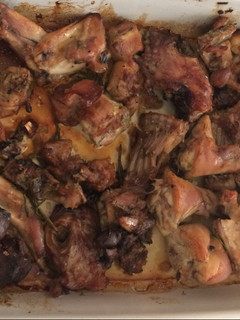Una foto de Conejo al horno con toque de romero