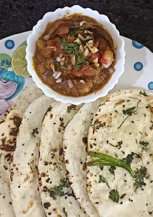 पंजाबी छोले कुलचे (Punjabi Chole kulche recipe in Hindi) रेसिपी मुख्य फोटो