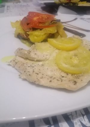 Foto principal de Pechuga al papillote con timbal de patata y verduras