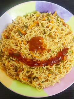 மசாலா நூடுல்ஸ் (Masala noodles recipe in tamil) செய்முறை முக்கிய புகைப்படம்