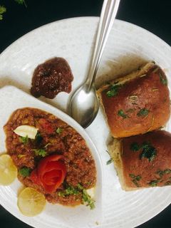 पाव भाजी (pav bhaji recipe in Hindi) रेसिपी मुख्य फोटो