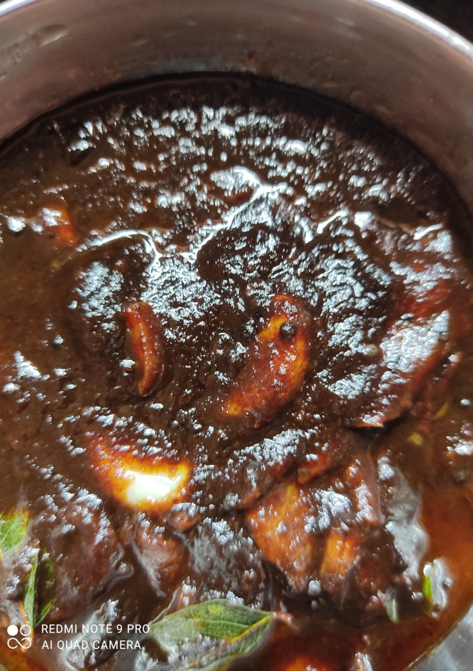 A picture of Dates and tamarind pickle Juicy texture.