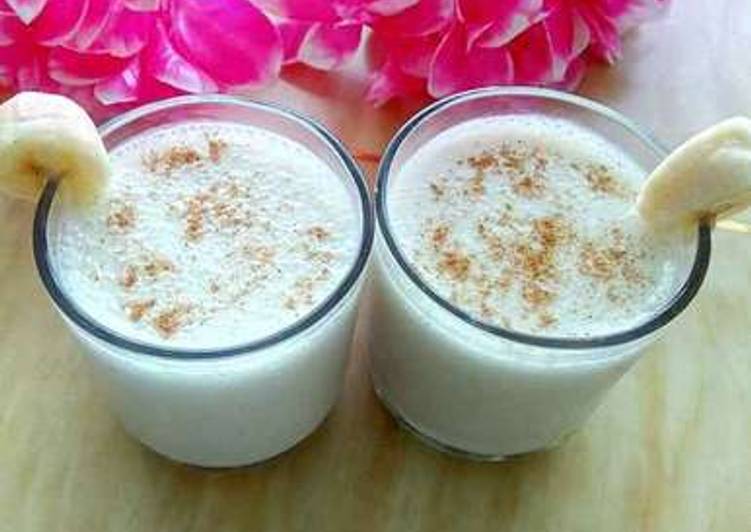 Steps to Prepare Perfect Spiced Banana Milkshake