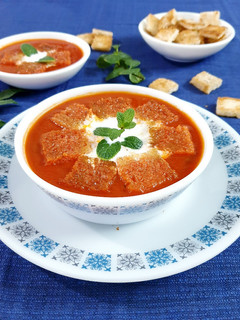 ટોમેટો સૂપ (Tomato Soup Recipe In Gujarati) રેસીપી મુખ્ય ફોટો