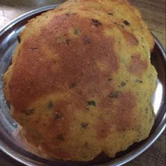 A picture of Aloo or Kasturi methi ki khasta puri.