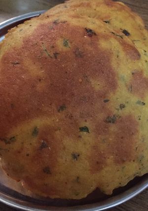 A picture of Aloo or Kasturi methi ki khasta puri.