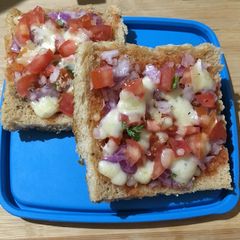 A picture of Bread Pizza.