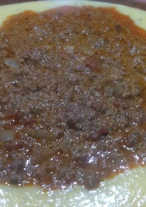 Una foto de Polenta con salsa rosa borracha